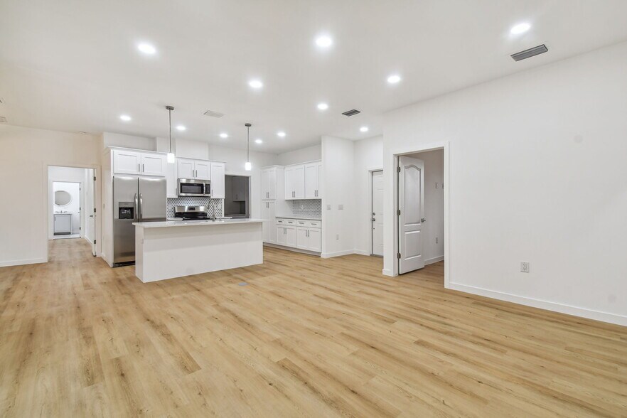 Building Photo - 406 Border St