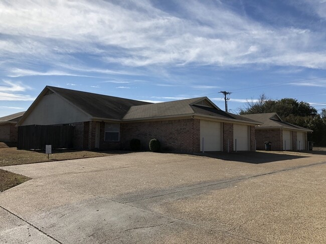 Building Photo - Duplex