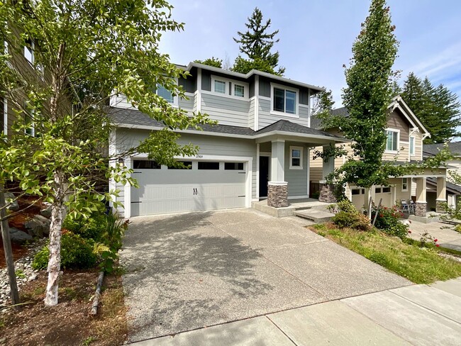 Building Photo - Beautiful and Modern 4-Bedroom Home with S...