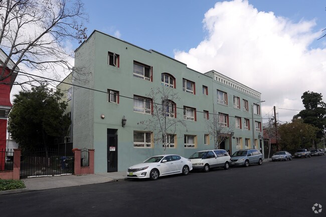 Primary Photo - Amistad Apartments