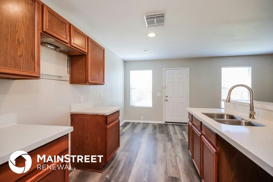 Building Photo - 819 Grand Plains Dr