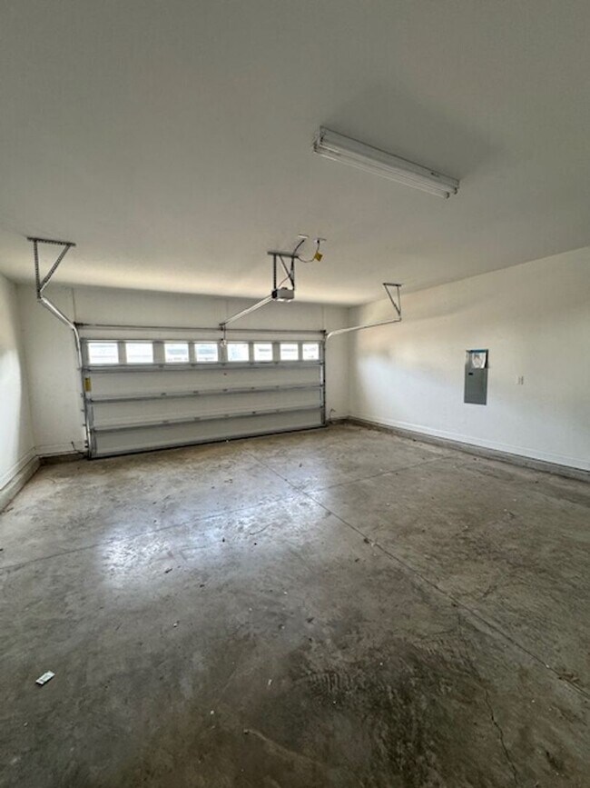 Building Photo - The Creek Of Willowwick