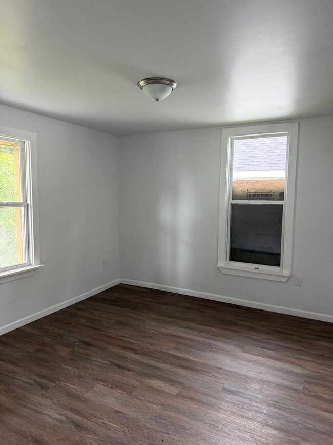 Building Photo - Spacious 4-Bedroom, 2-Bath House – Unfurnished