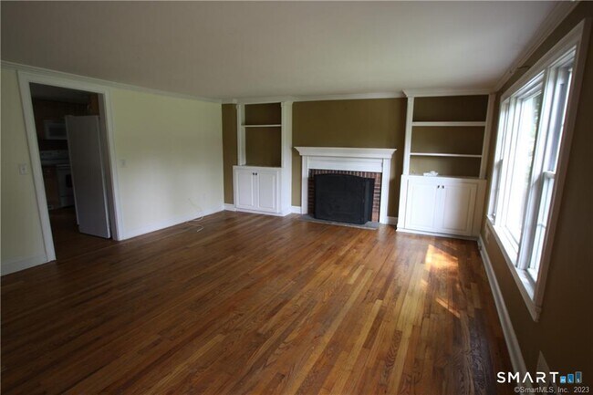 Building Photo - 6 Cherry Ln