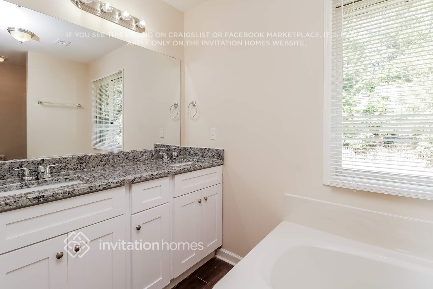 Building Photo - 1811 Southridge Dr