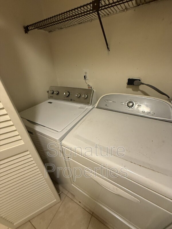 Building Photo - 917 Wickford Dr