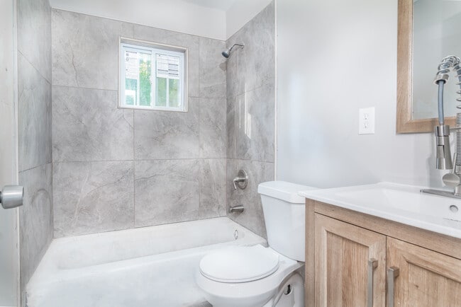 Building Photo - 511 Gresham Park Dr