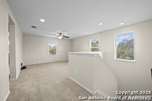 Building Photo - 220 Hinge Creek