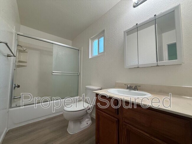 Building Photo - 1462 Snyder St