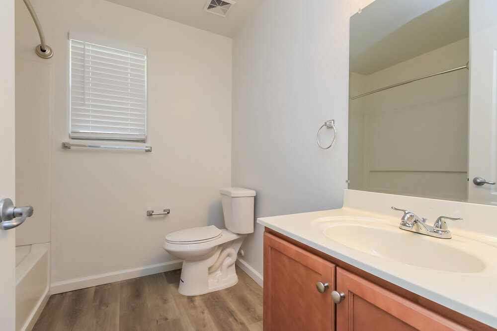 Building Photo - 899 S Pheasant Dr