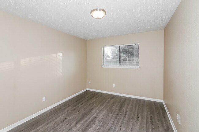 Building Photo - 3425 Benfield Dr