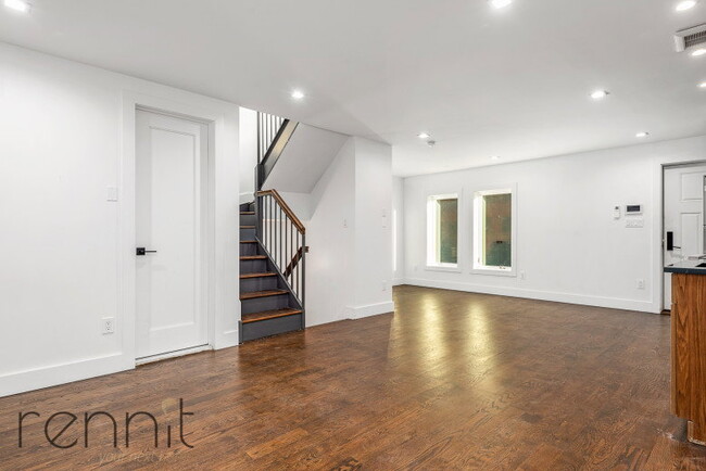 Building Photo - Kent Avenue, New York, NY 11249 - 4 BR 3 BA house