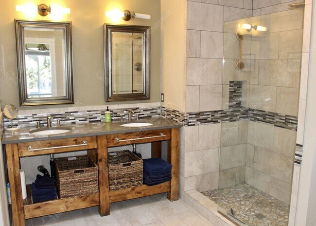 Building Photo - Furnished 2 BR home in Old Mill district