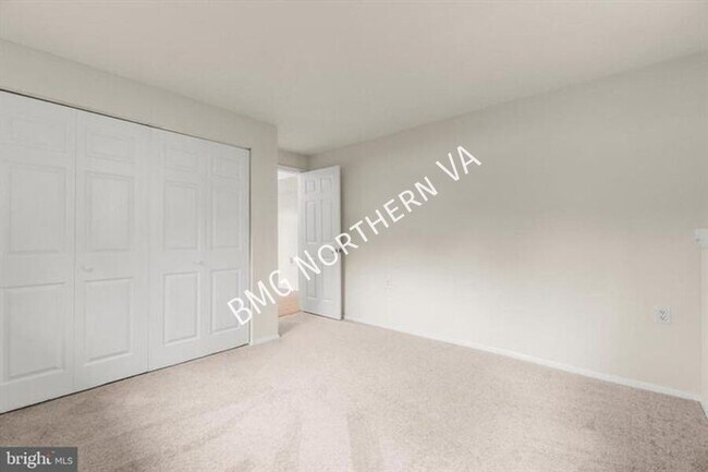 Building Photo - 8461 Yellow Leaf Ct