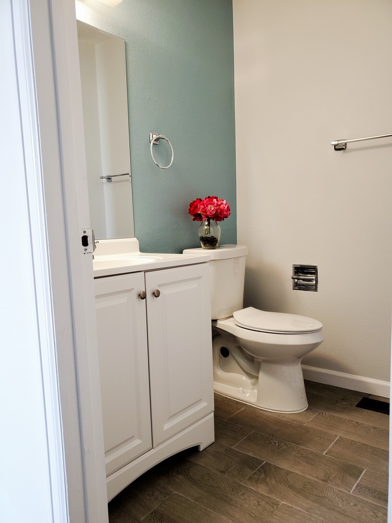 Building Photo - 1310 Firefly Cir