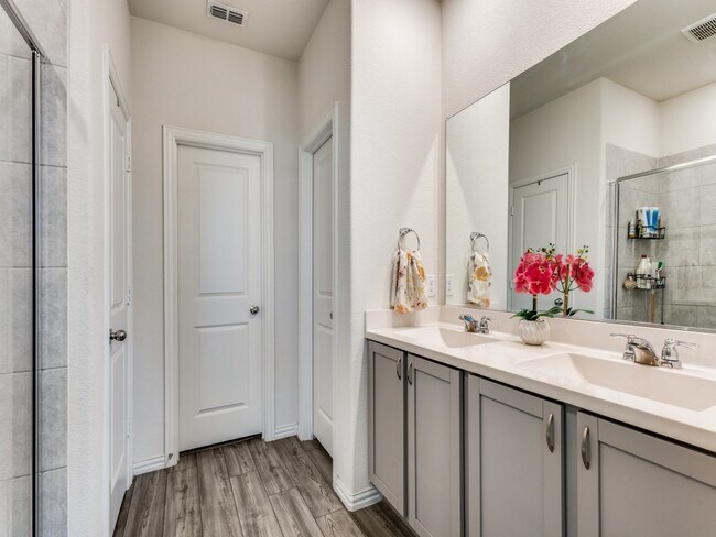 Building Photo - 302 Pepperbark Ave