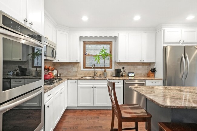 Building Photo - 5238 Pratt Ave