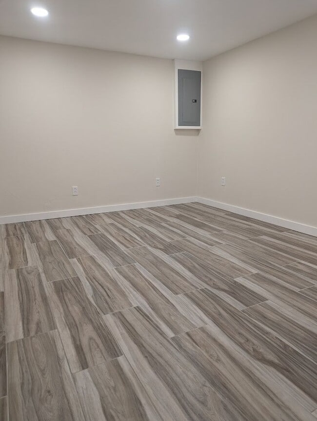 Building Photo - Fabulous 4 Bedroom 2 Bath House with Big F...
