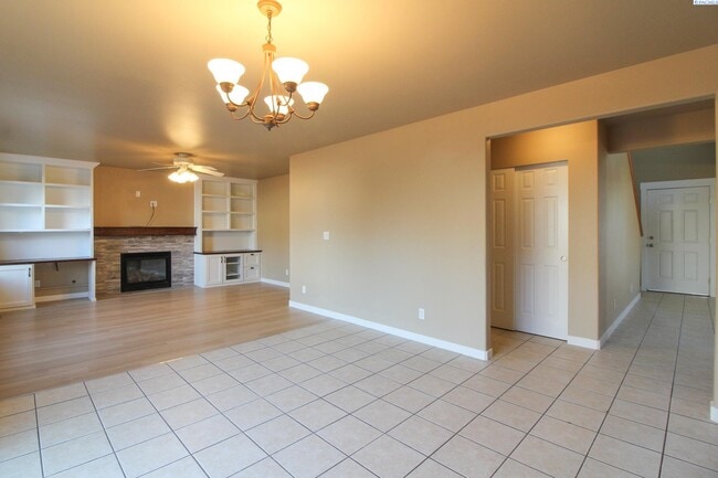 Building Photo - 4 Bed/2.5 Bath House in Richland