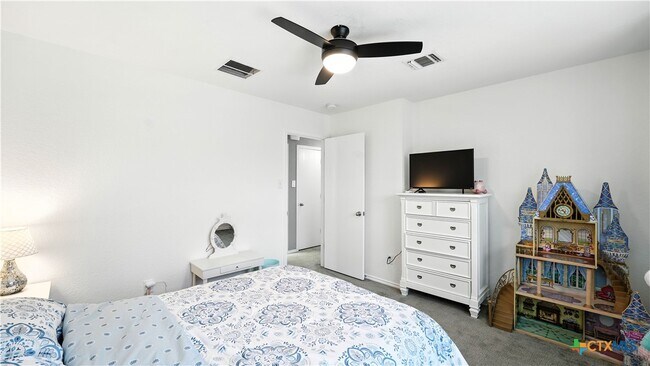 Building Photo - 208 Gatewood Clf