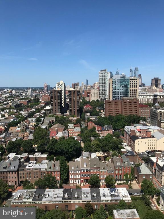 Building Photo - 210 Locust St