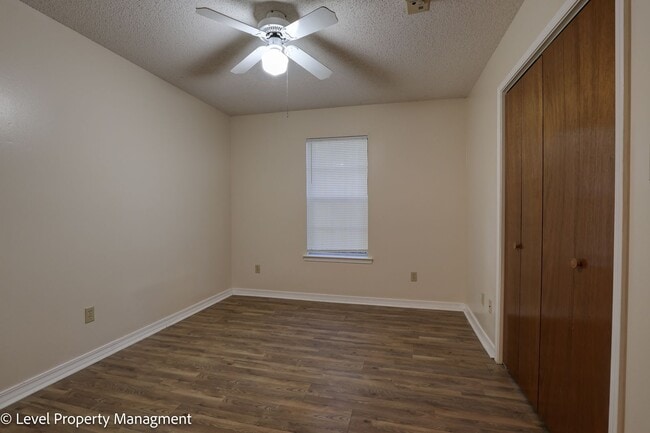 Building Photo - Spanish Fort Duplex Side B 2/1 with Bonus Room