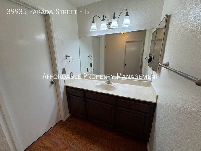 Building Photo - 39935 Parada St