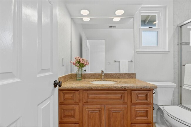 Building Photo - Toro Sunshine Expansive 4 Bed/ 3 Bath Home!