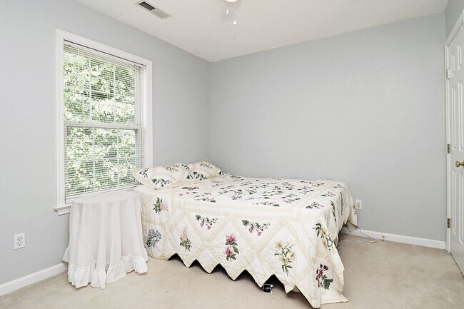 Building Photo - Pet-Friendly N. Albemarle Home With Fenced...
