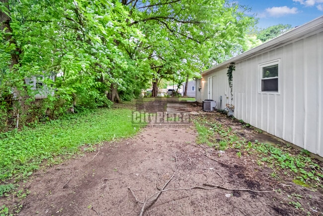 Building Photo - 5801 Westhaven Dr