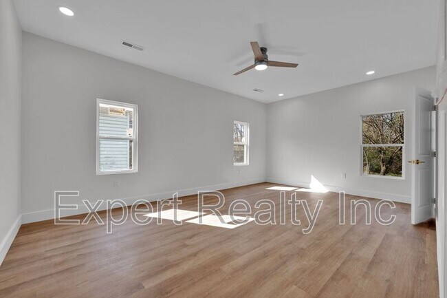 Building Photo - 1720 34th Pl N