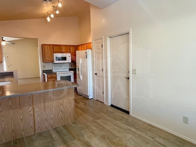 Building Photo - 465 S Wildrose