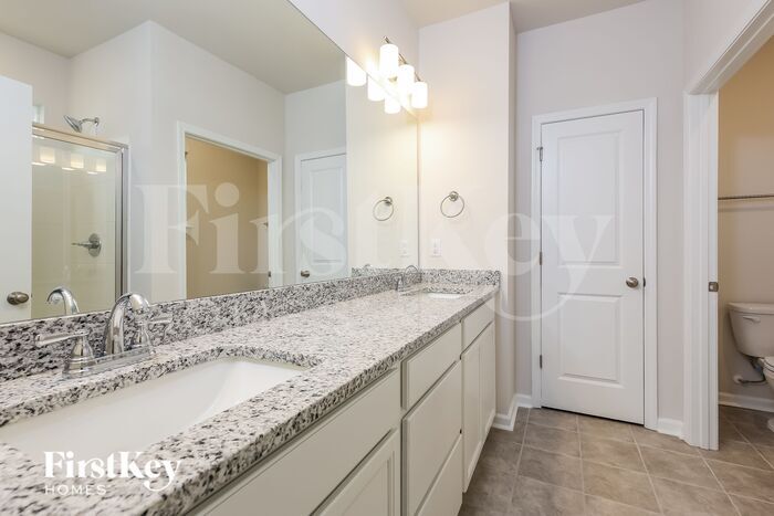 Building Photo - 204 Stonefence Dr