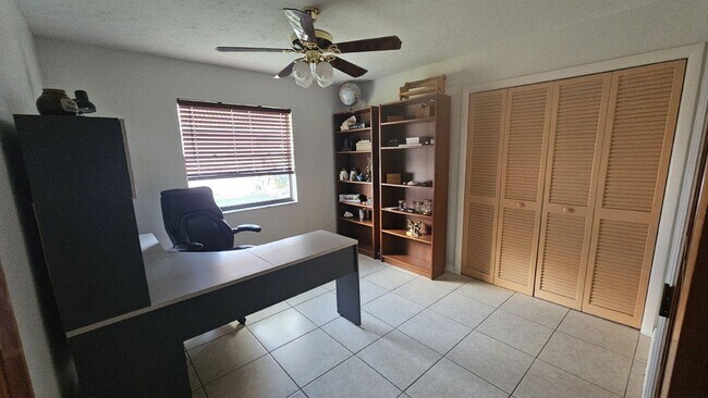 Building Photo - 251 SW 15th Dr