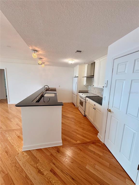 Building Photo - 750 N Tamiami Trl