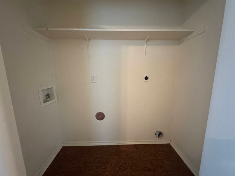 Building Photo - 4300 Alan Kent Dr