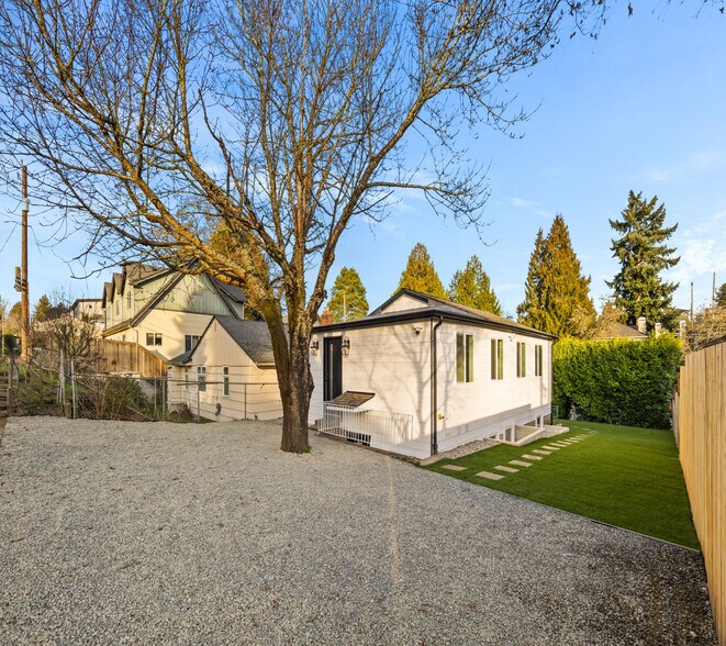 Building Photo - 5945 Fauntleroy Way SW