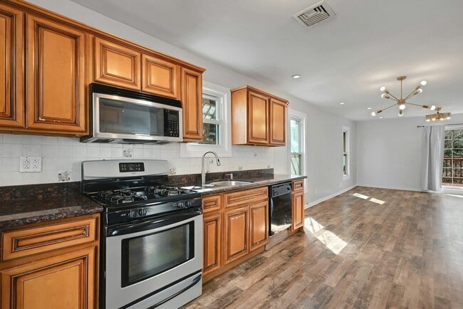 Building Photo - 30 Columbia Terrace