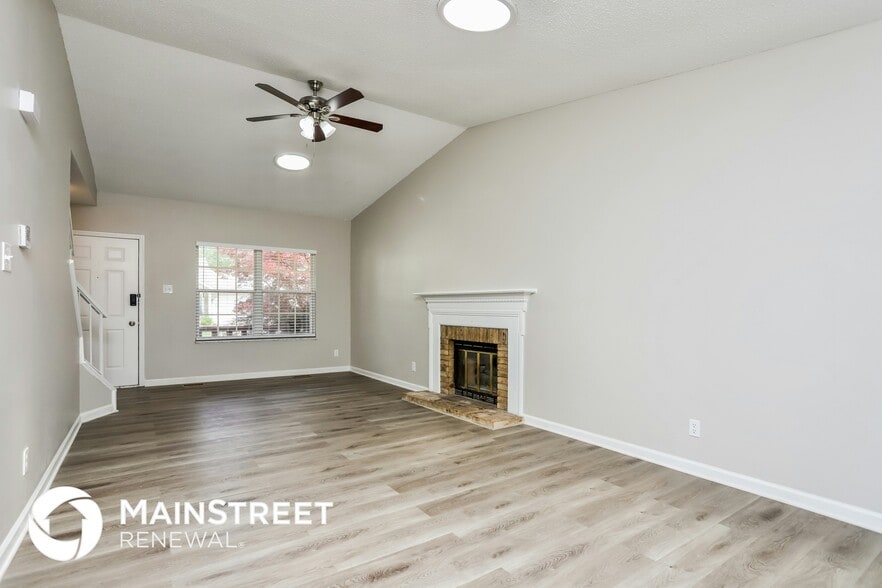 Building Photo - 1133 Treetop Village Dr