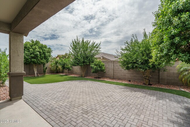 Building Photo - 16019 W Soft Wind Dr