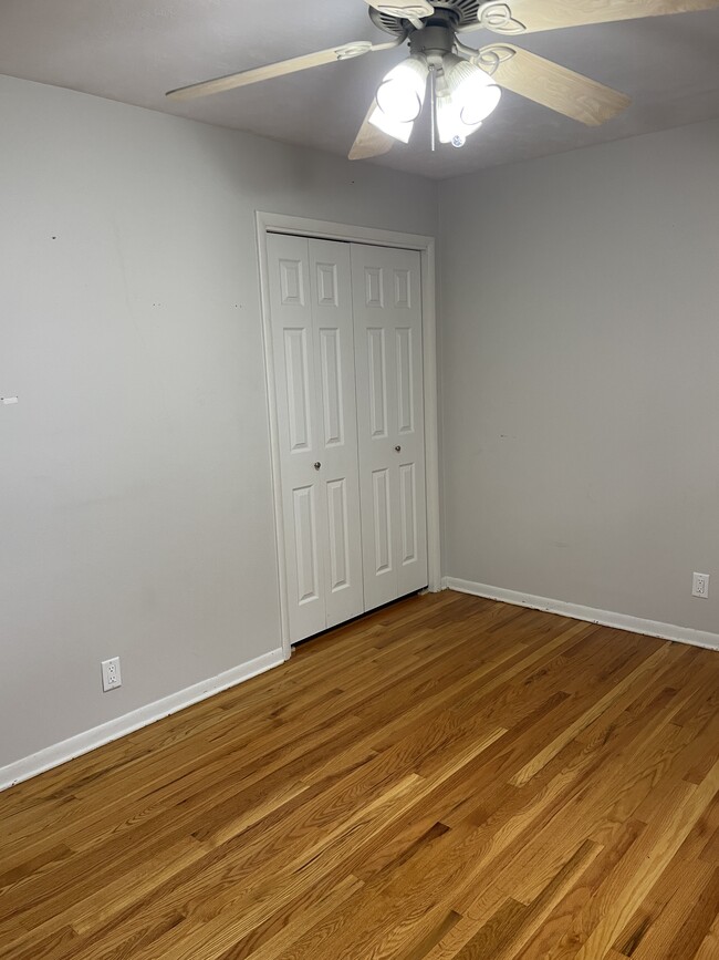 Building Photo - 866 S 45th St