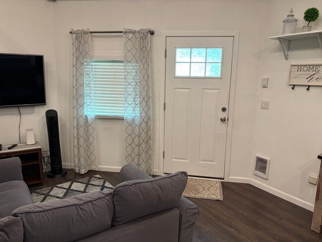 Building Photo - Charming "Tiny Home" Living – 1BR + Loft Carriage House