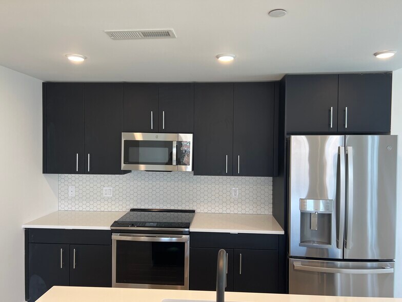 Primary Photo - 1501 N 31st St