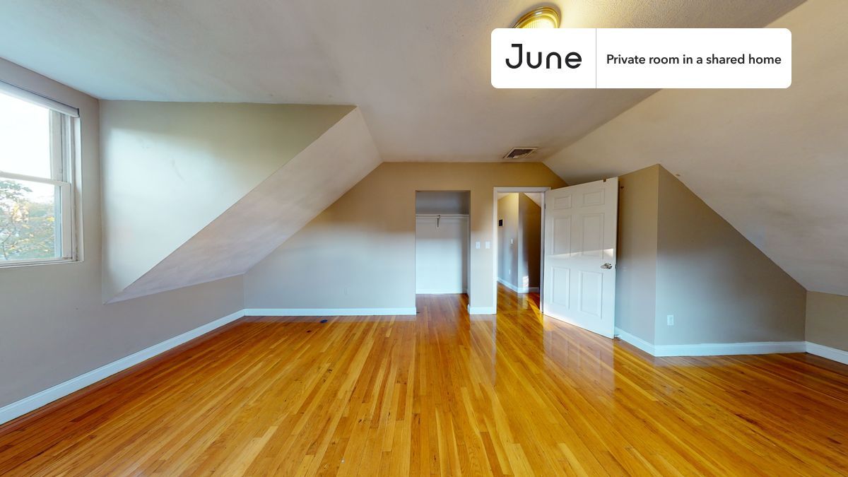 Building Photo - Private bedroom in 4 bed/1.5 bath Home