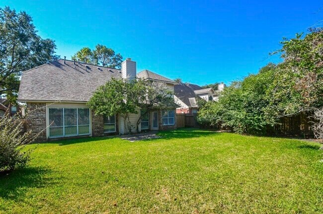 Building Photo - 18522 Autumn Park Dr