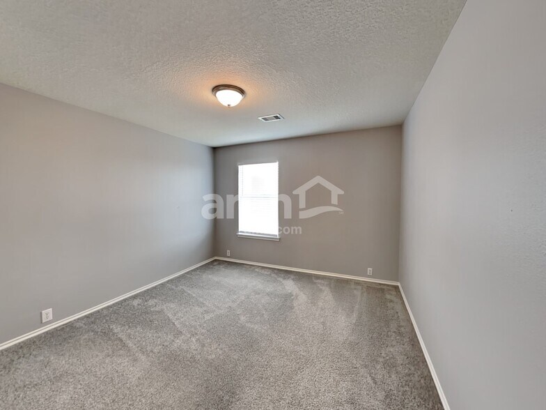 Building Photo - 5926 Baldwin Elm St