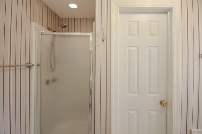 Building Photo - 345 Avonlea Ln