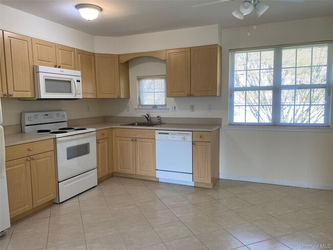 Building Photo - 7 Dominick Ct