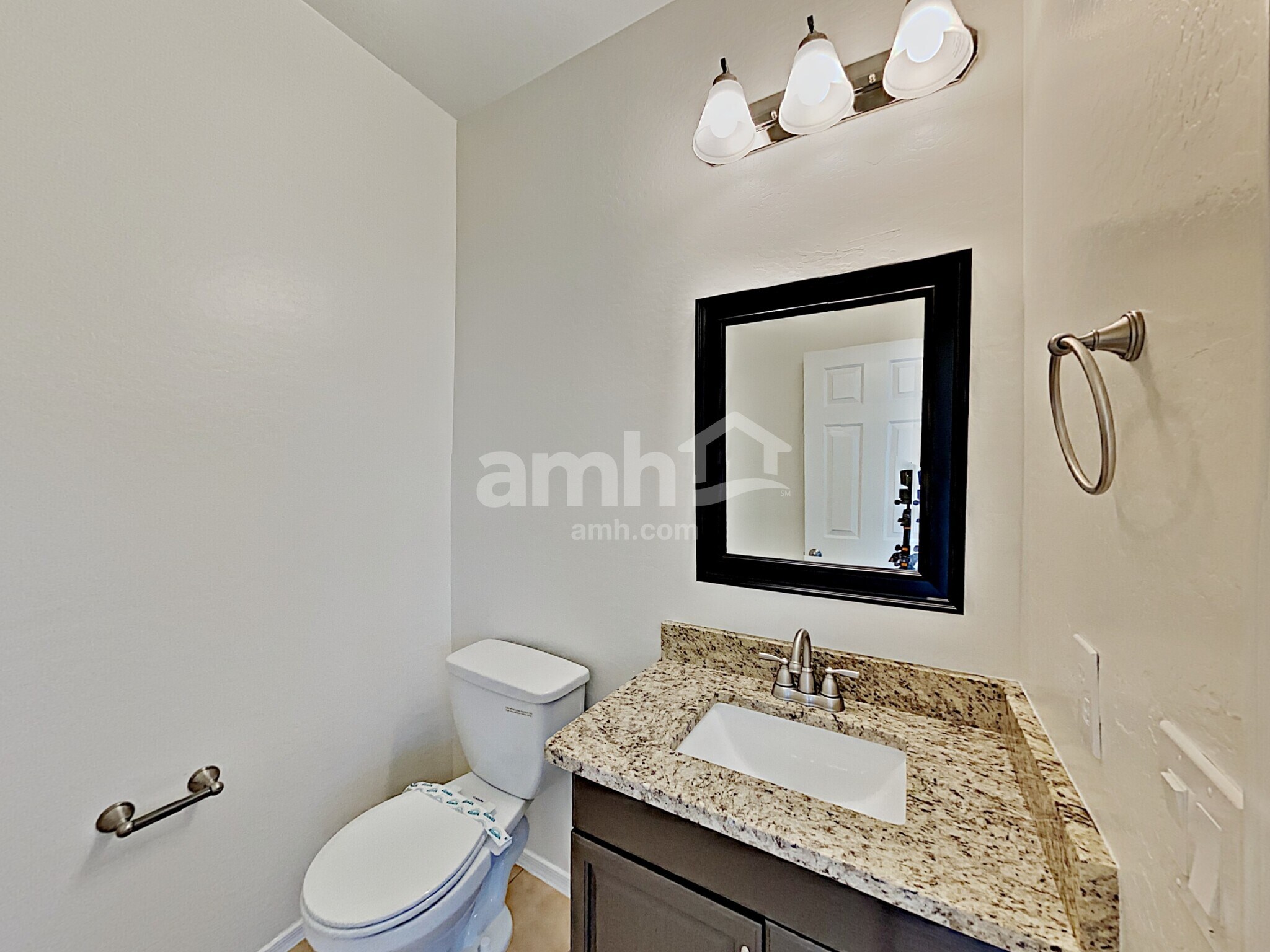 Building Photo - 17305 W Woodlands Ave