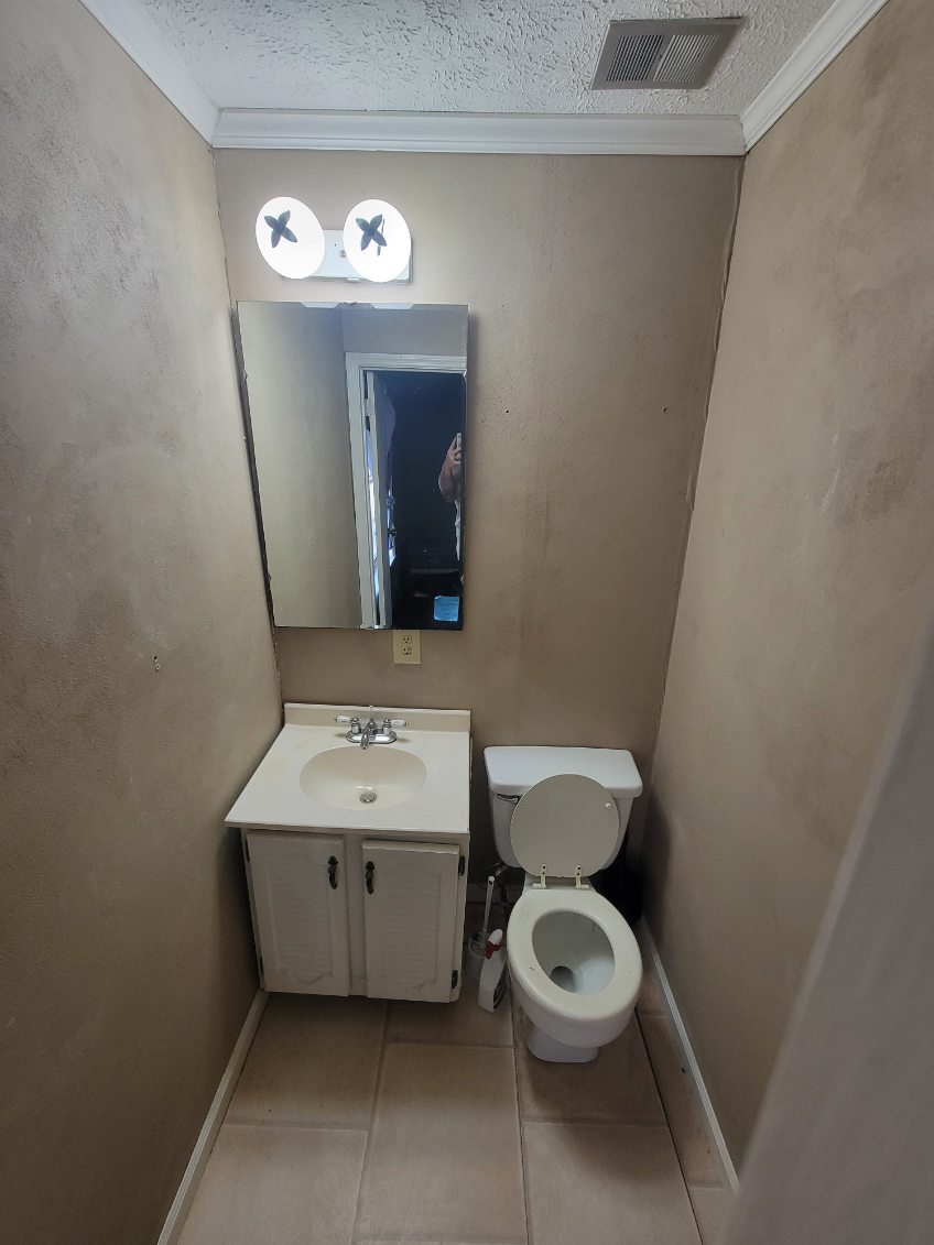 Building Photo - 2725 West Point Rd